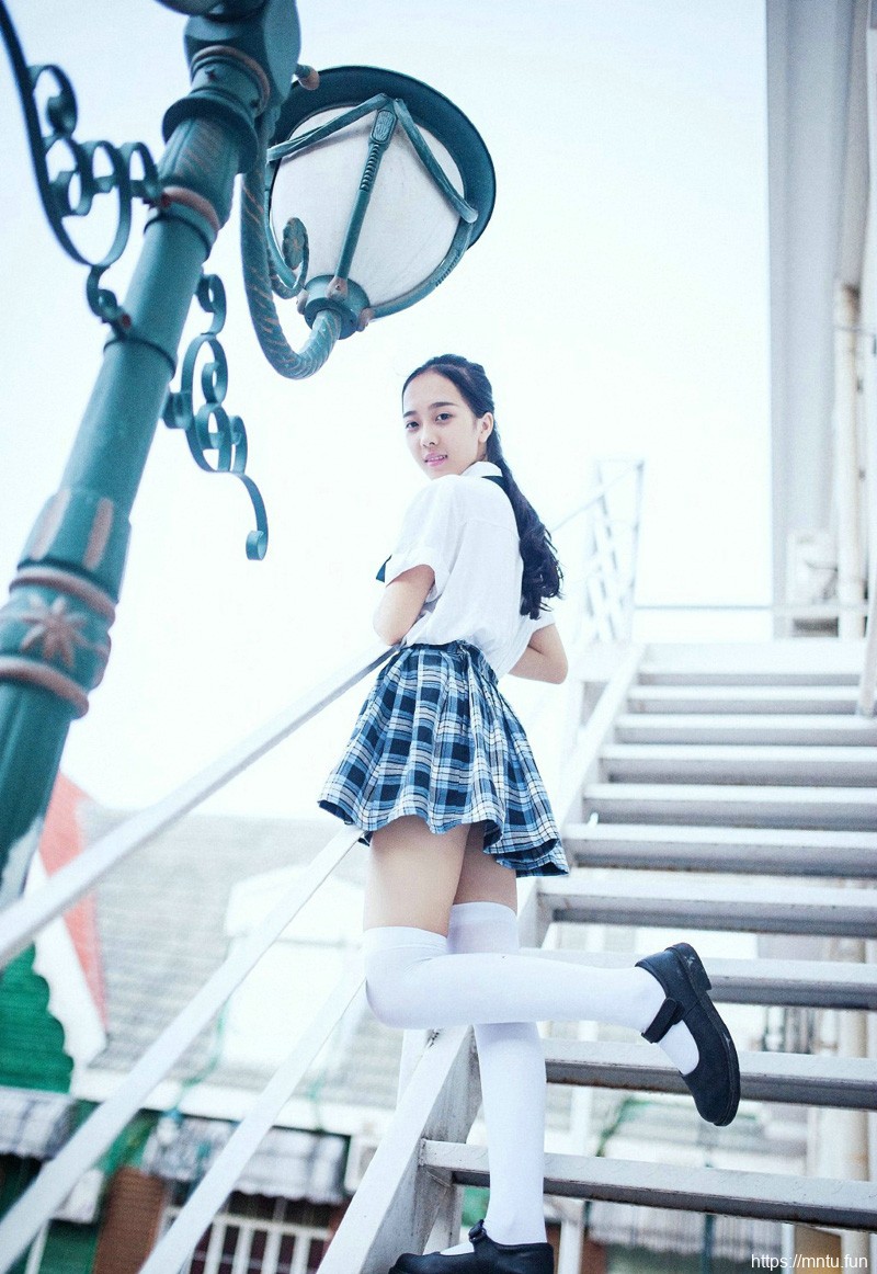 清纯学生装美女迷人摄影图片