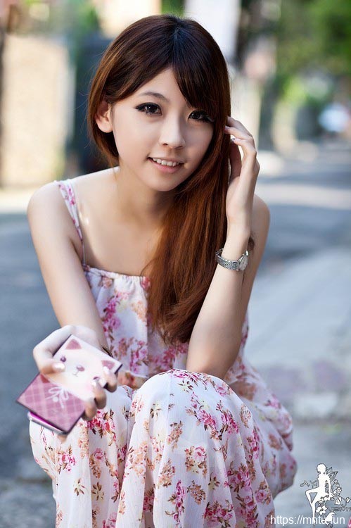 小清新美女街拍养眼迷人盛夏气息