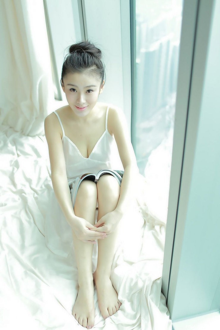 乖巧可爱邻家妹子养眼清纯私房照