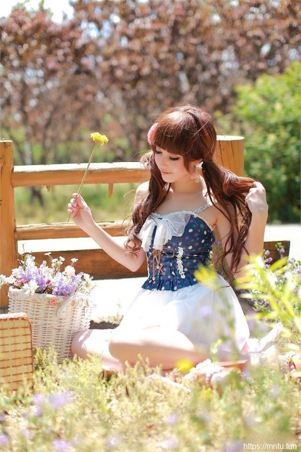 混血美女芭比粉嫩蛋糕裙清纯可爱