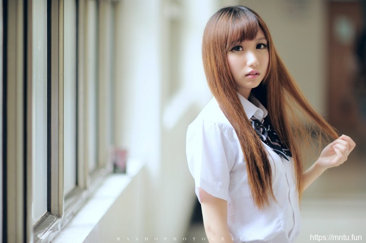 长发美女校花学生制服清纯可人