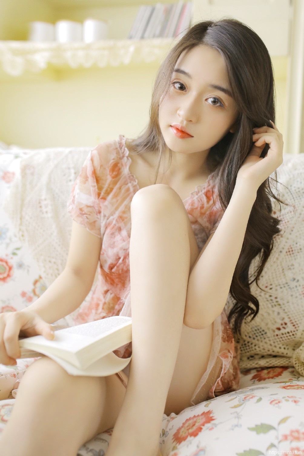 清纯美女甜蜜可爱美女私房美腿写真照