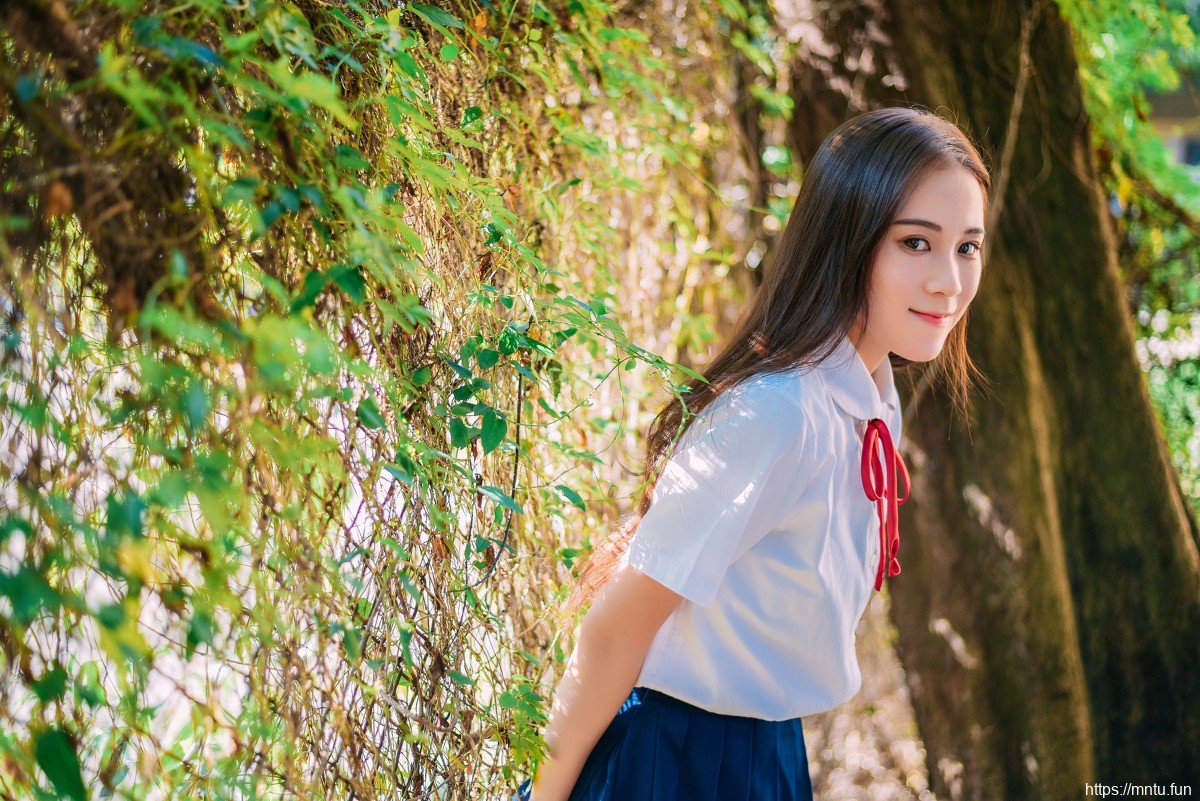 清纯靓丽美女校花学生装迷人写真