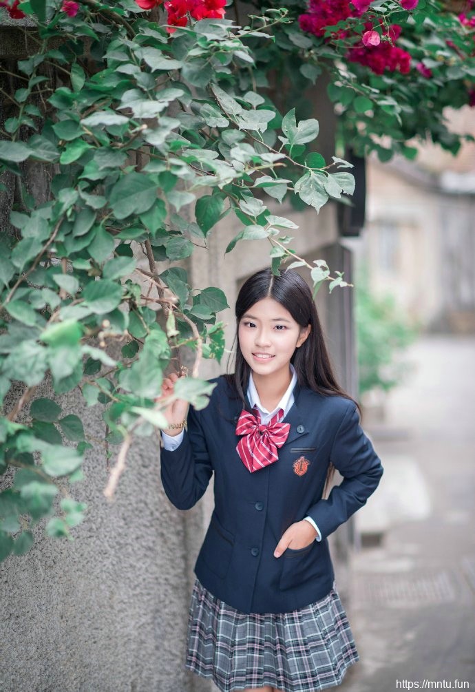 小道剑的制服长发妹子唯美清新写真