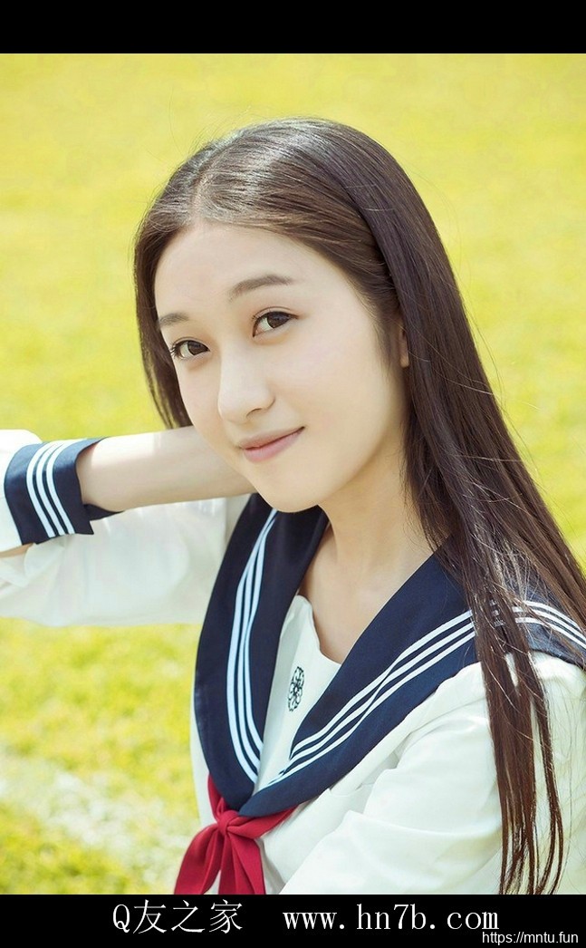 自然美的学生妹校园制服唯美写真摄影