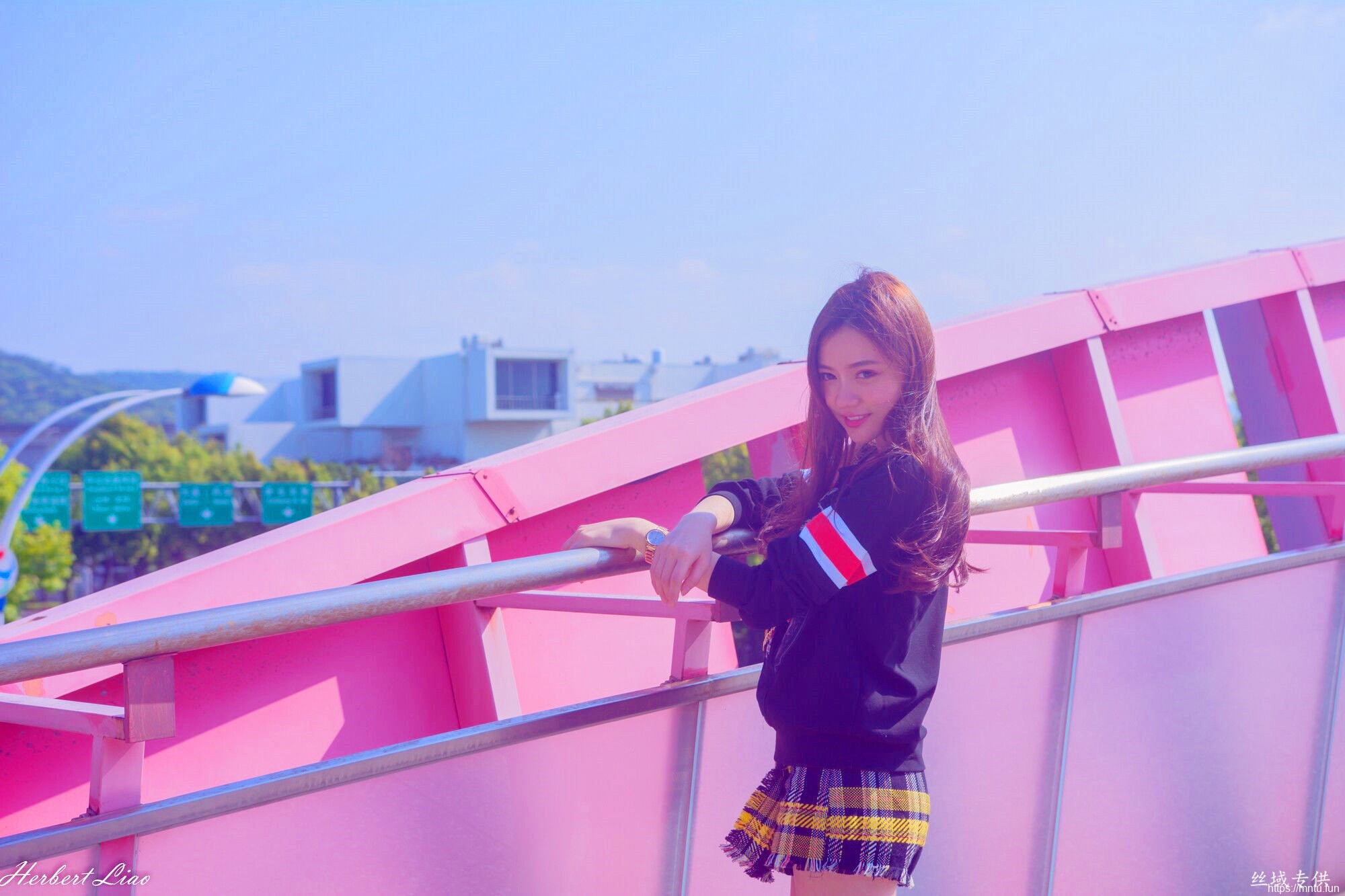 台湾网红美女苏小立MM翘臀后进式动态图集