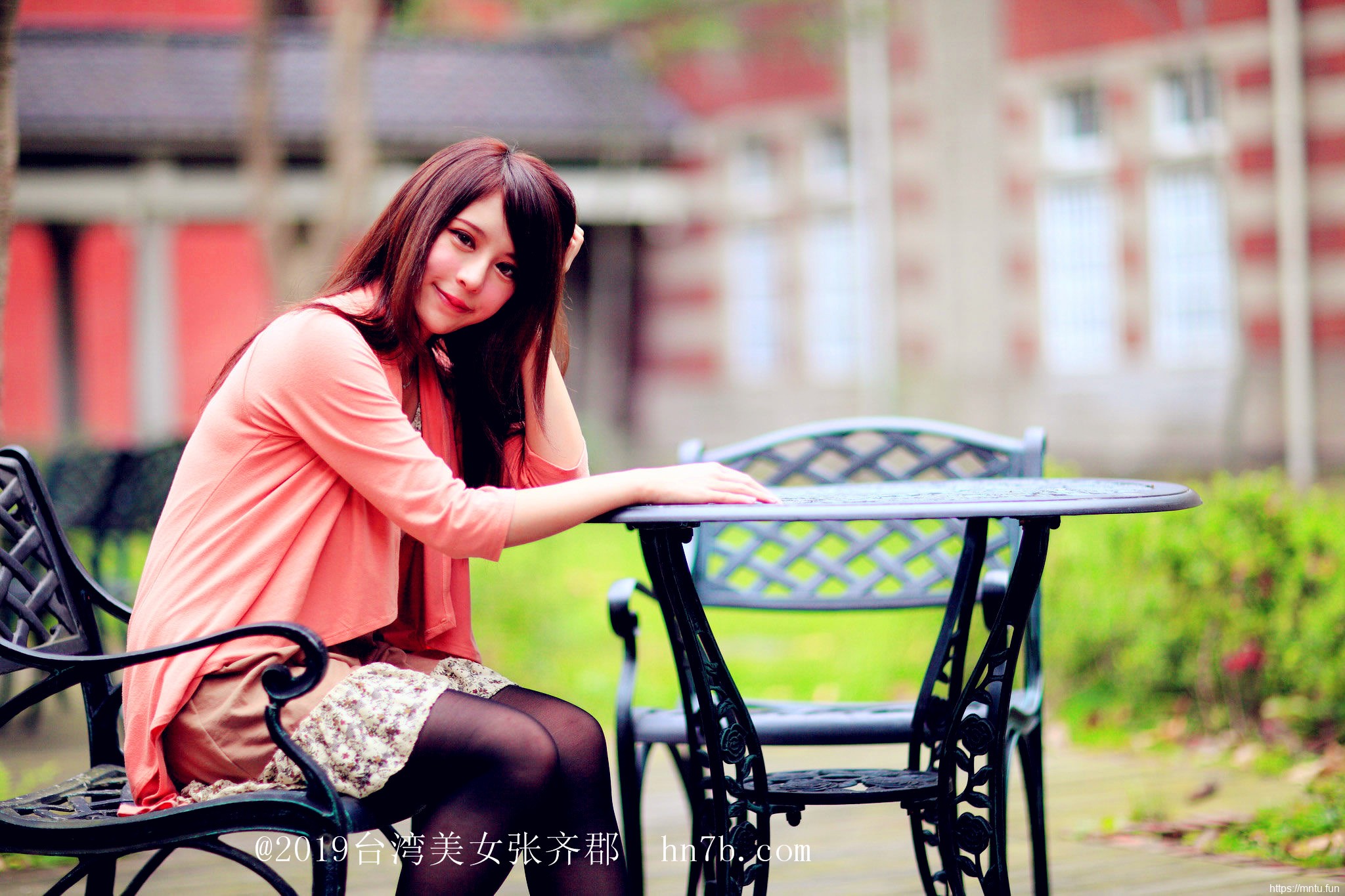 制服诱惑美女张齐郡丝袜美腿摄影