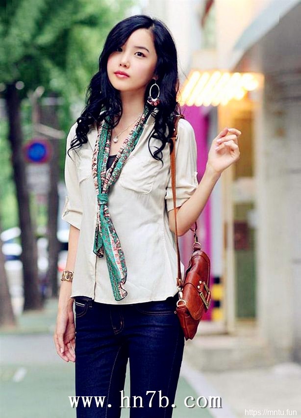 高挑靓丽韩版衬衫搭牛仔热裤长美腿美女摄影