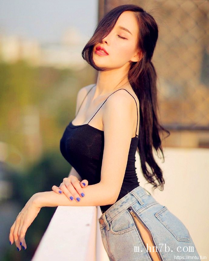 成熟街拍美女艺术图片大全