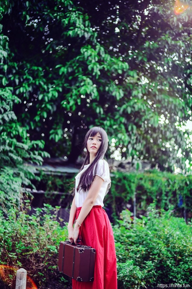 如诗如画校园清纯美女写真图片