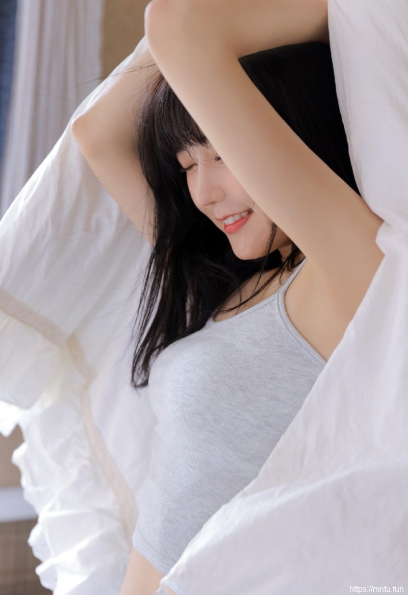 高甜少女香肩雪白莹润私房写真