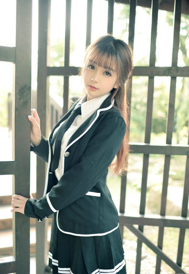 初恋般的甜美萝莉教主Vin校服写真