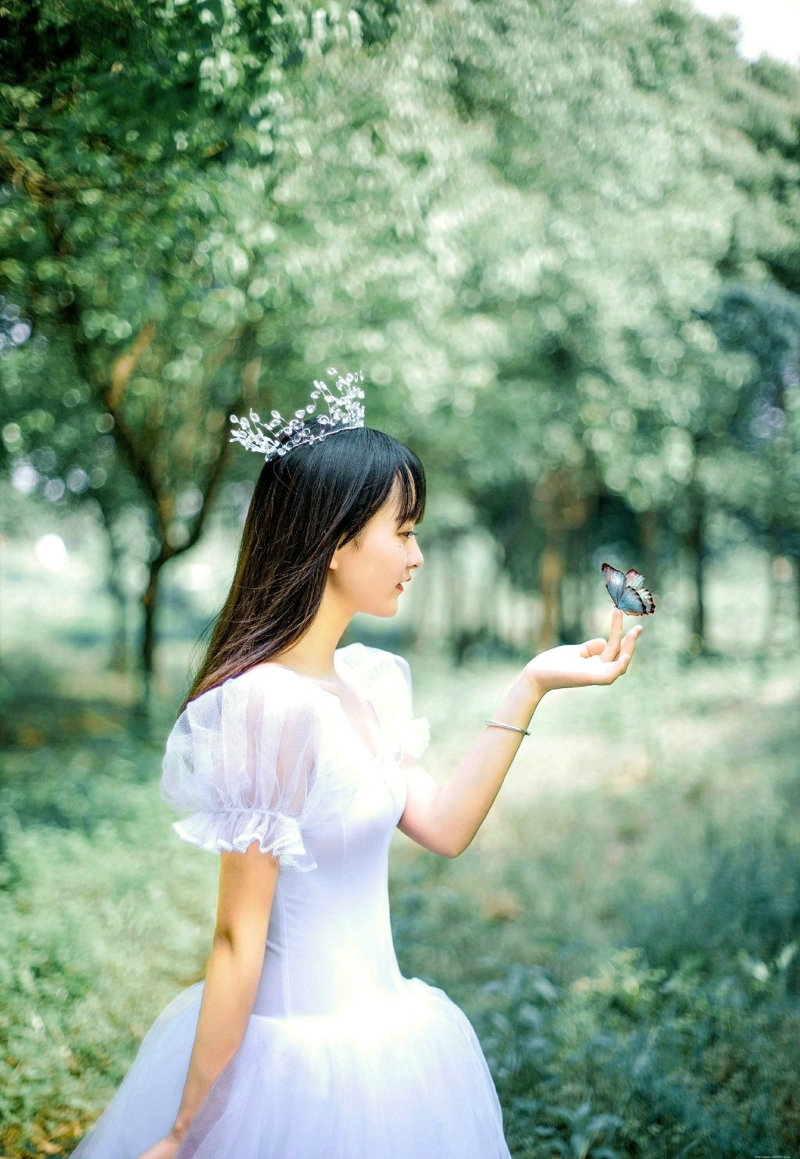 氧气美少女公主裙皇冠森林深处唯美写真
