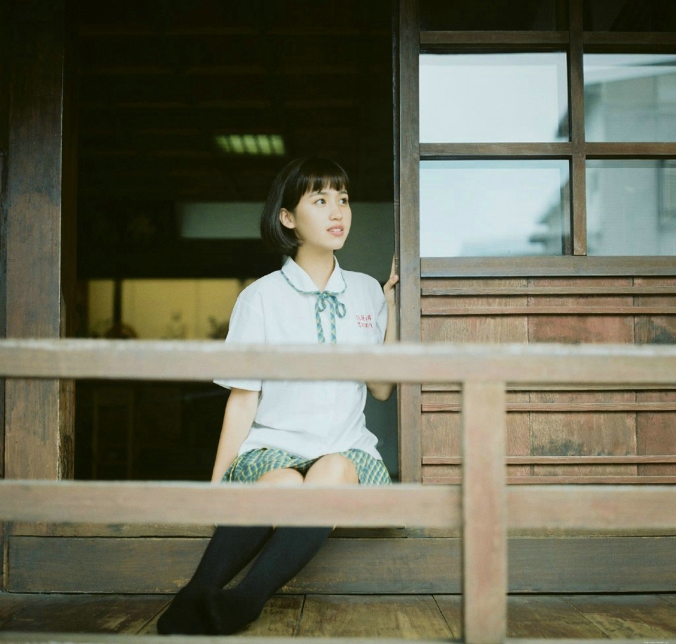 日系短发校服妹子清纯漂亮养眼写真