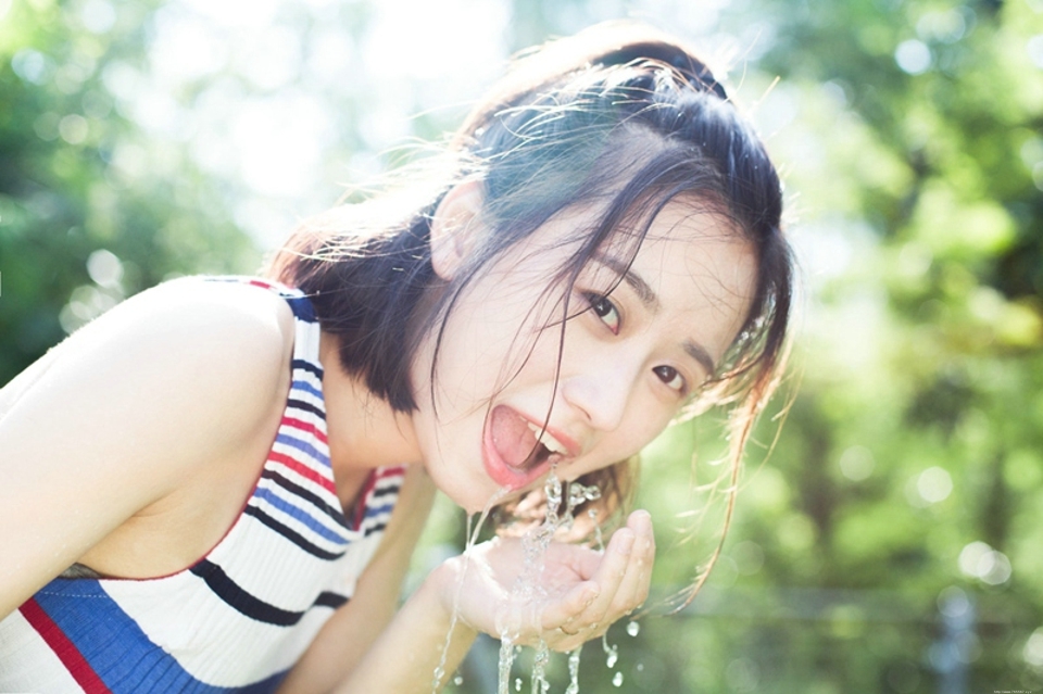 清凉夏日俏皮可爱女神甜美迷人户外调皮写真