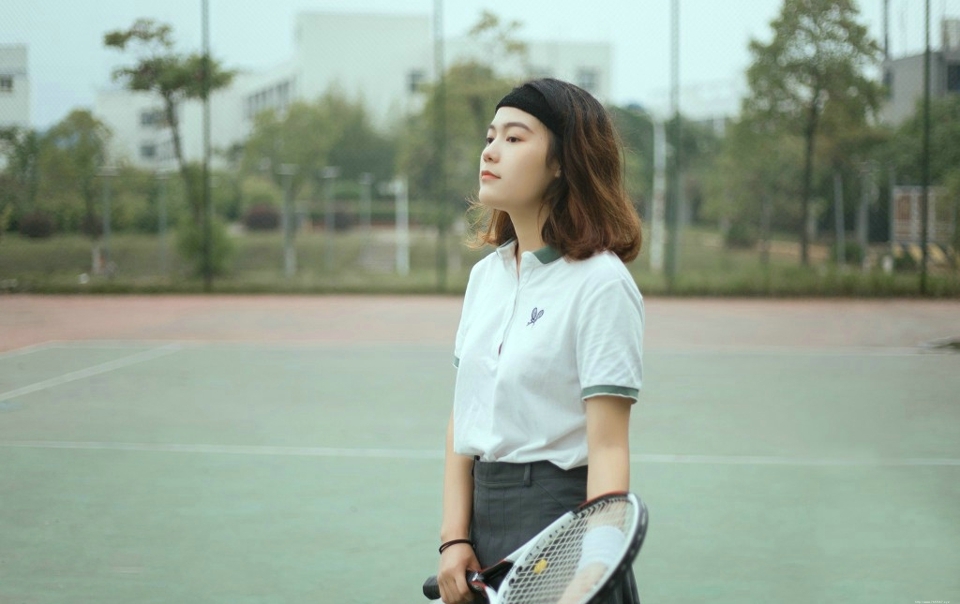 网球少女养眼立体五官笑容甜美写真