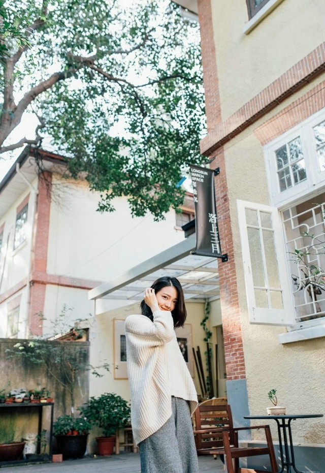 清纯秀气美女户外甜美魅力迷人写真