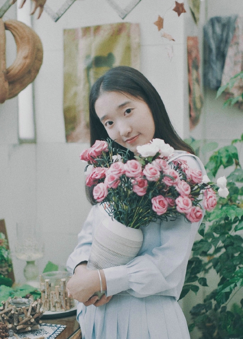 单眼皮短裙少女纯真花朵般娇嫩可人