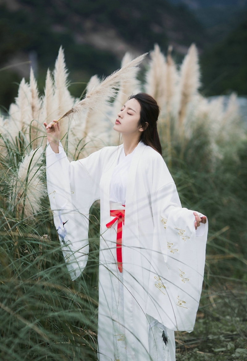 古装美女长发英气率性温婉写真