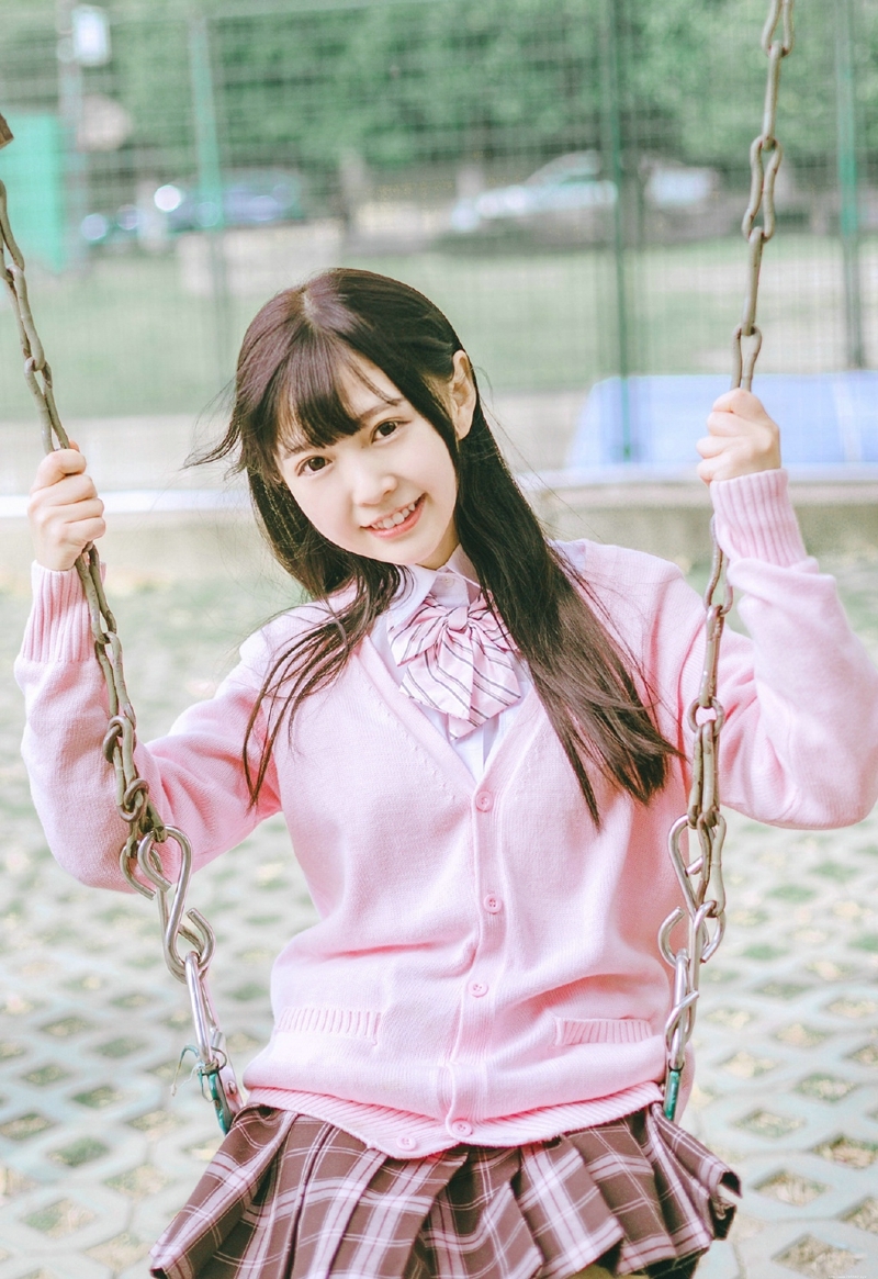 粉嫩可爱少女卖萌清纯活力吸引人