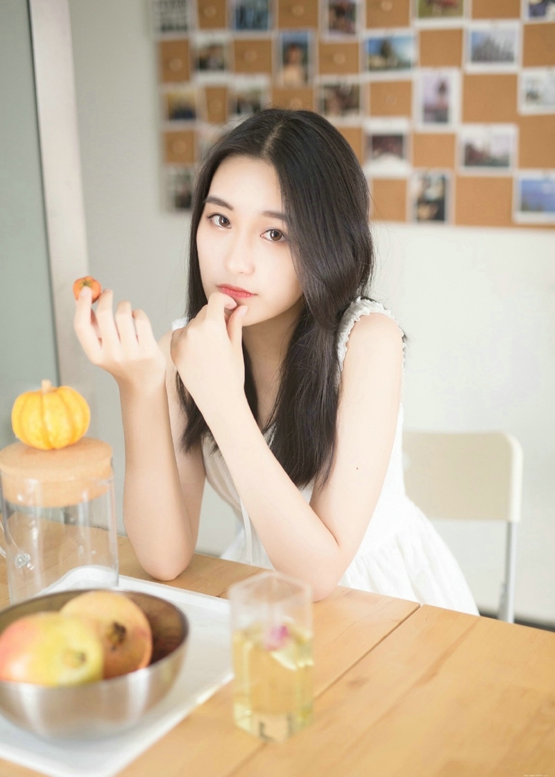 气质美女长发清爽下午茶时光