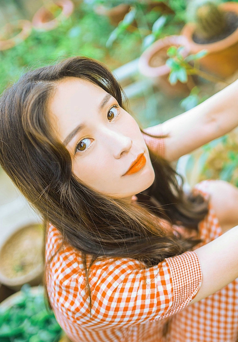 温室内的花草美女高颜值靓丽写真