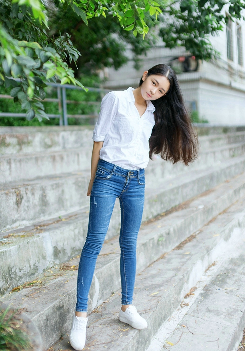 清纯白衬衫牛仔裤氧气少女纯净自然