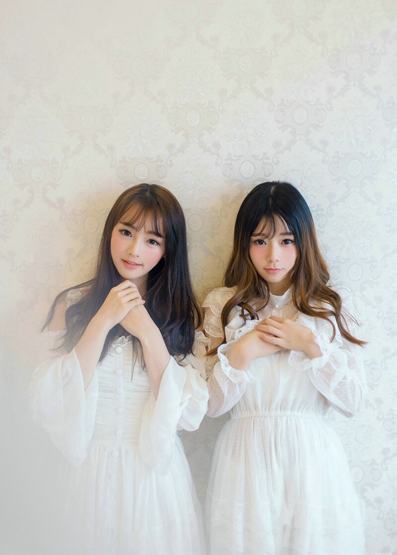 蕾丝可爱姐妹花娇羞俏丽可人