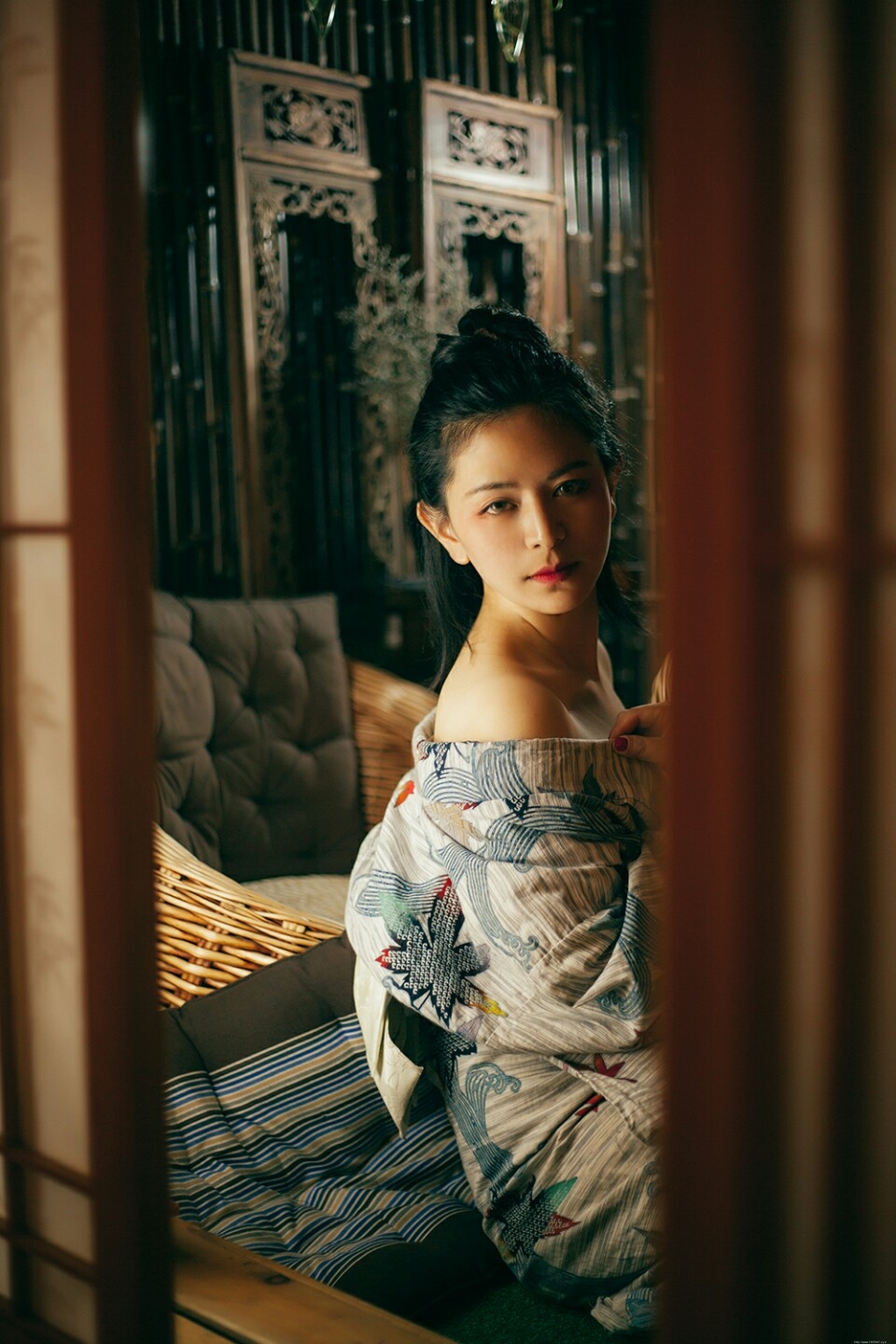 美女秀香肩锁骨古装魅惑写真