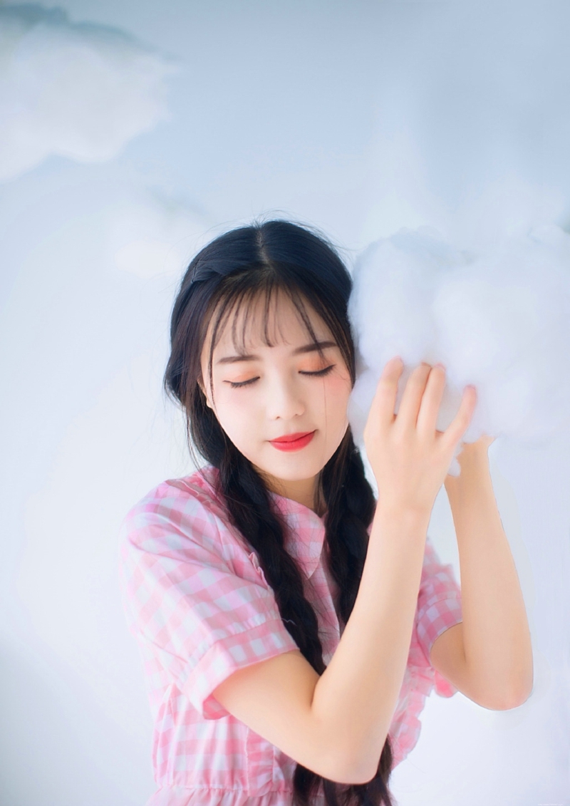 格子裙双马尾妹子甜美养眼可人