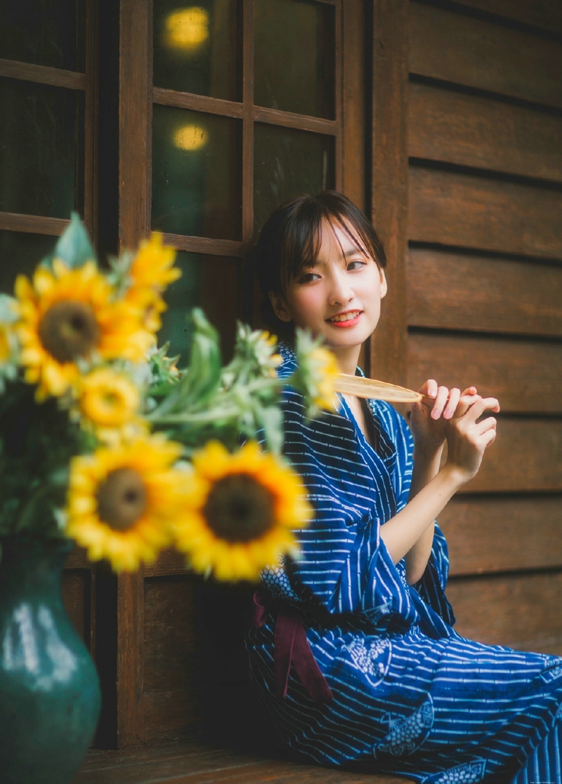 雨天屋檐下的和服气质美女养眼写真