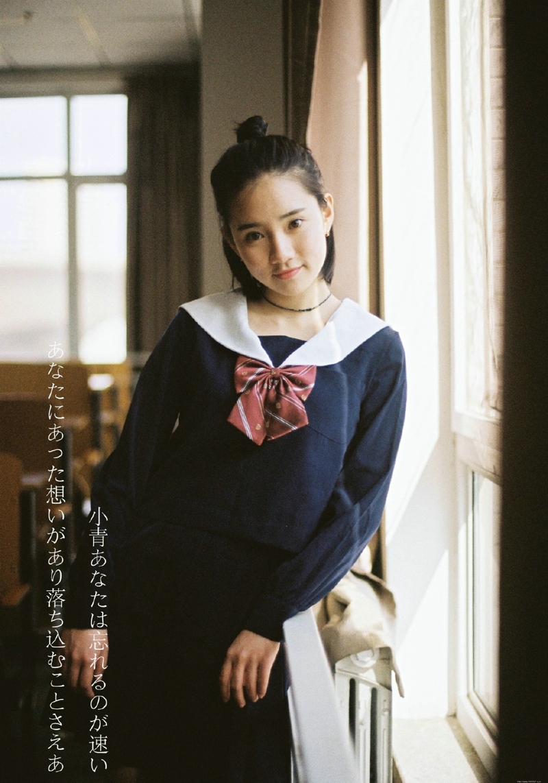 养眼校服妹子恬静温婉动人