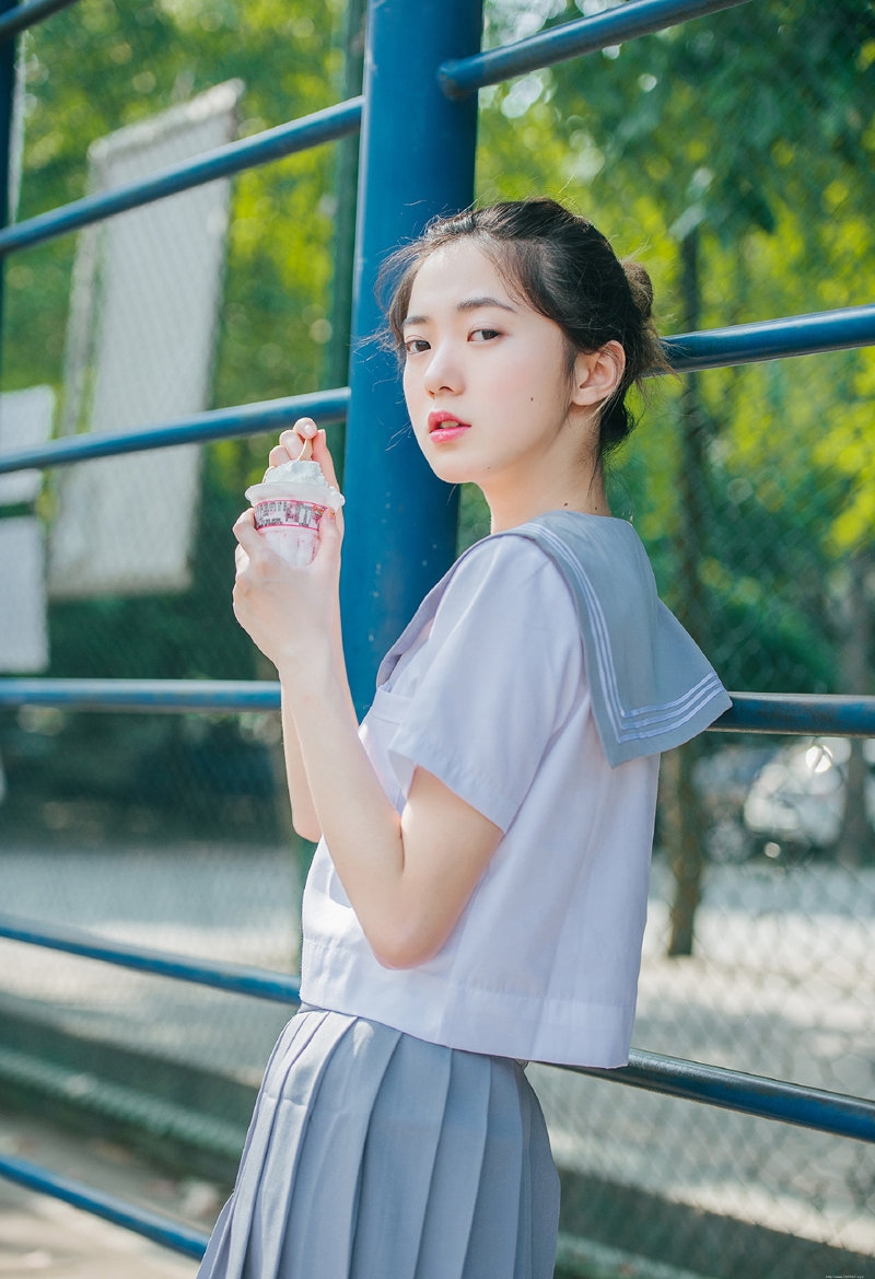 日本冰淇淋美少女清凉夏日水手服清新写真