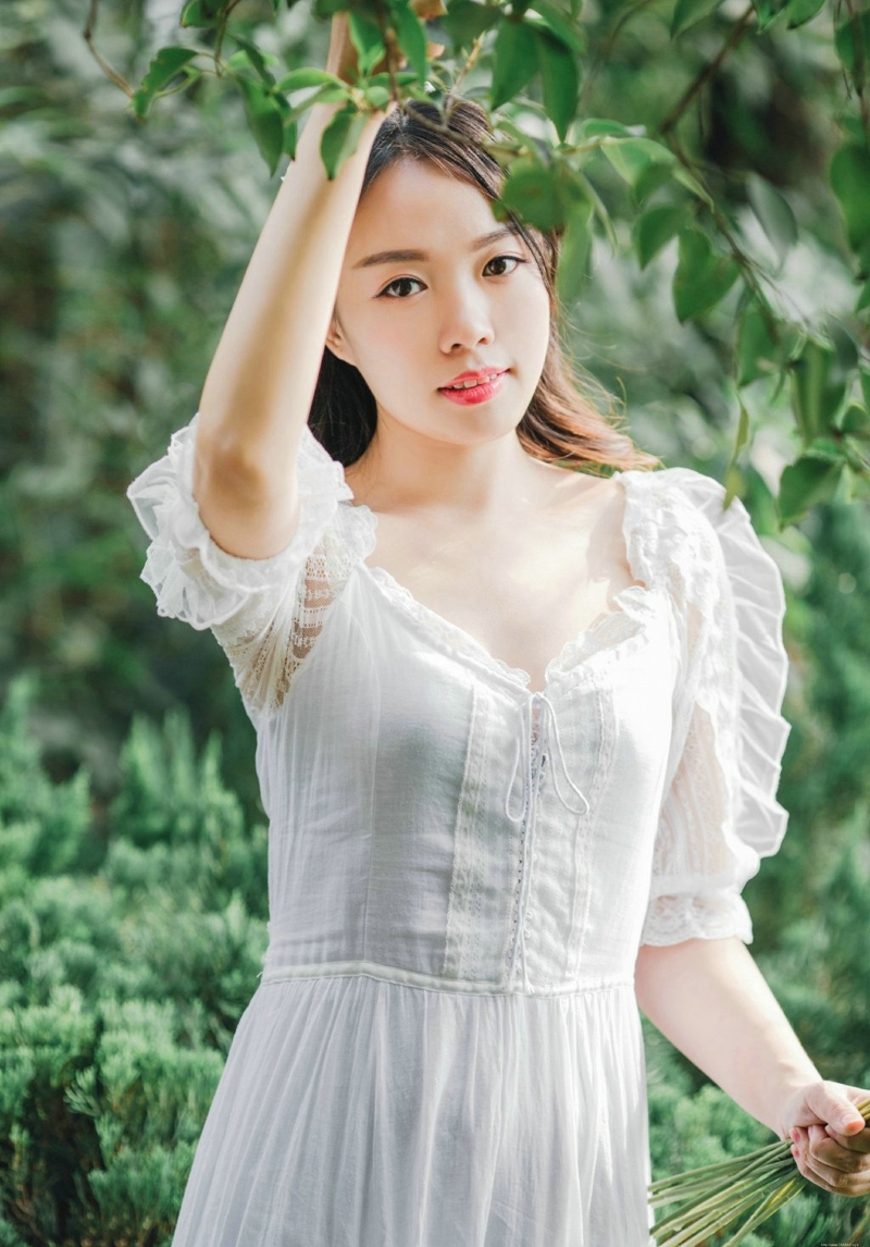 户外白裙清新柔美素雅美女怡人写真