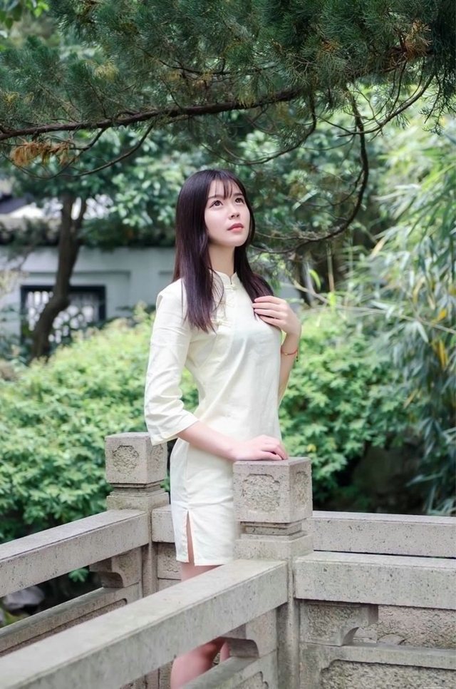 清纯诱人玉腿民国美女造型阳光清新迷人写真