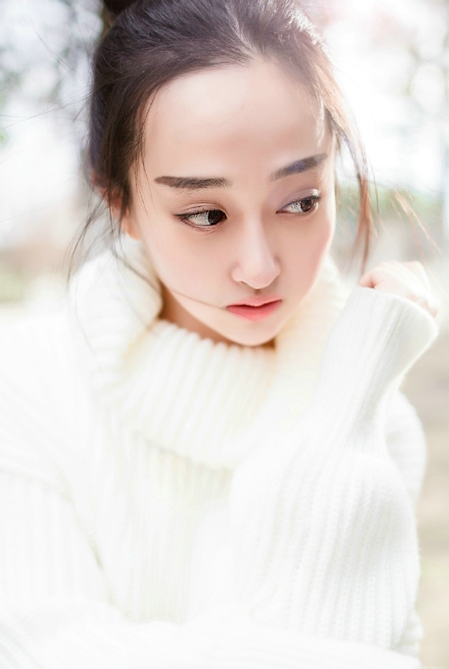 清纯秀气95后妹子甜美迷人可爱户外写真