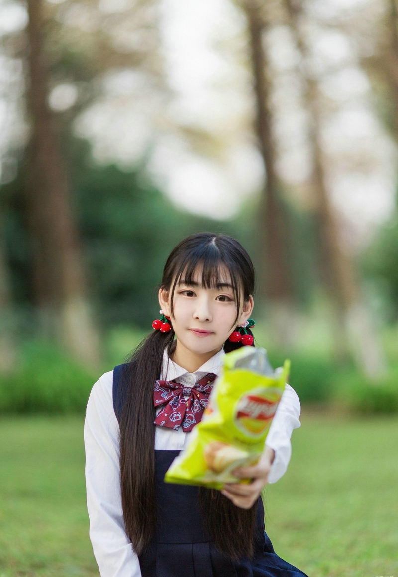 可爱野餐学生妹子清纯可人
