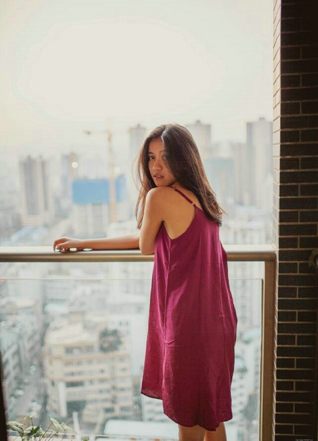 气质吊带睡衣美女慵懒随性范