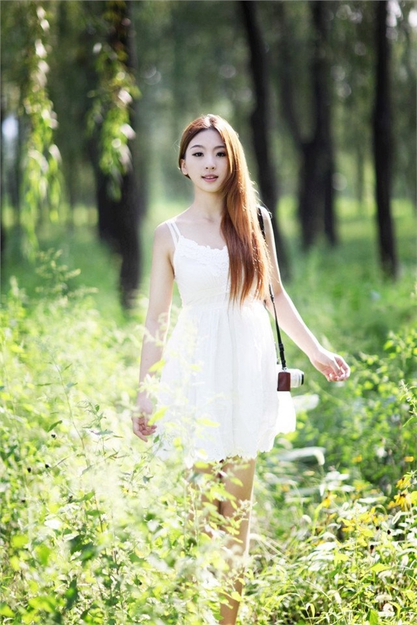 清纯美女户外唯美写真笑颜迷人