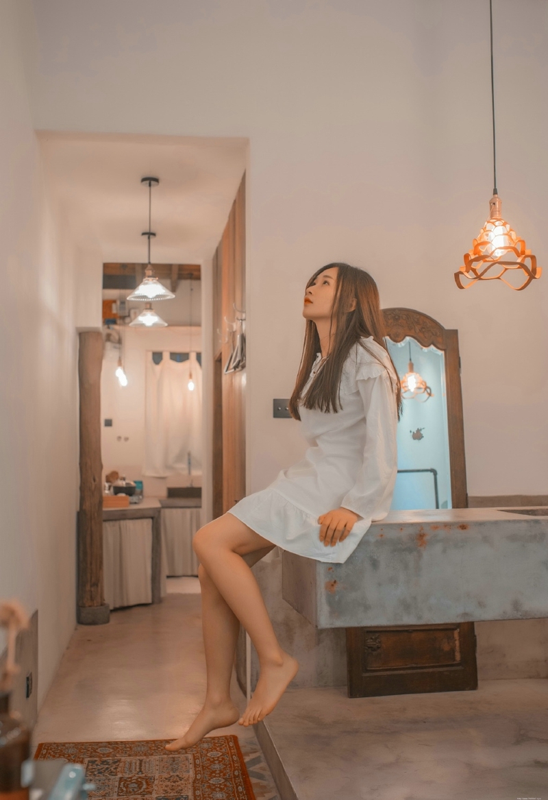 浴缸内的睡衣美女幽静空房孤独写真