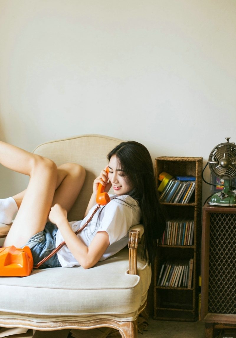 高颜值长发女神私房慵懒写真