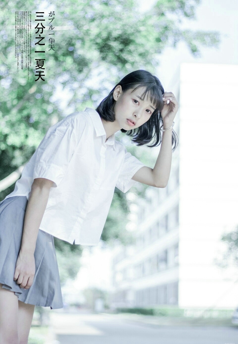 夏日阳光下的清凉少女精致脸蛋