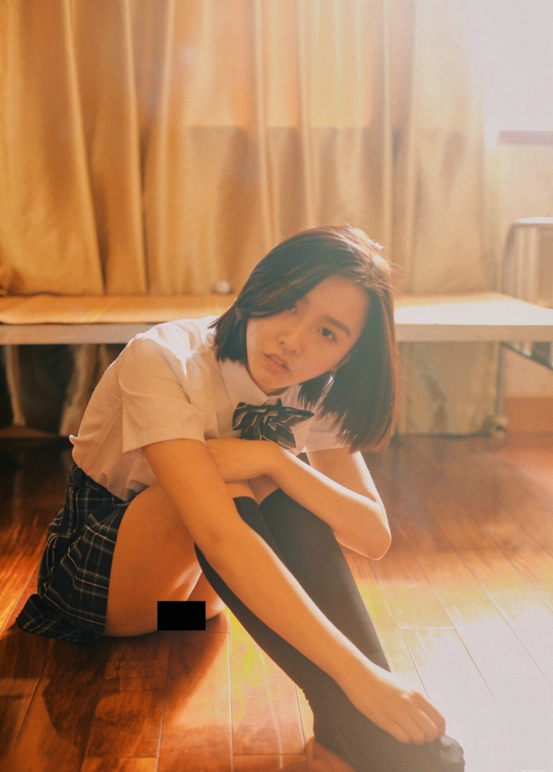 校服波波头妹子舒适私房慵懒时光