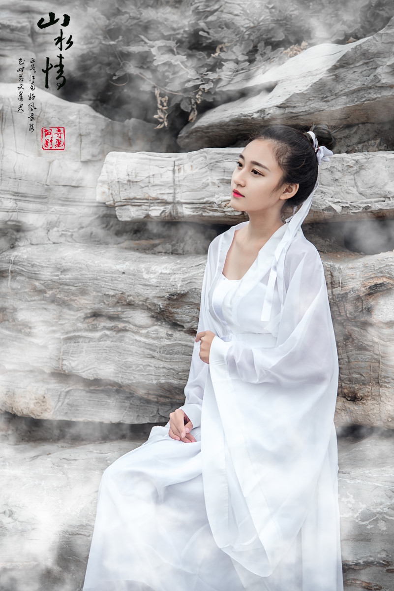 古装白裙美女演绎小狐仙唯美可人