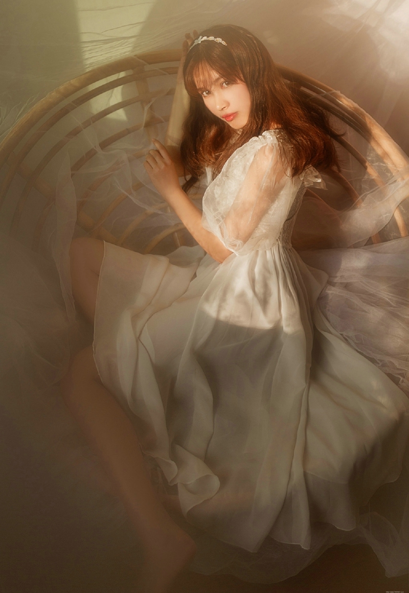 纯美朦胧私房内的纱裙美女安静宜人