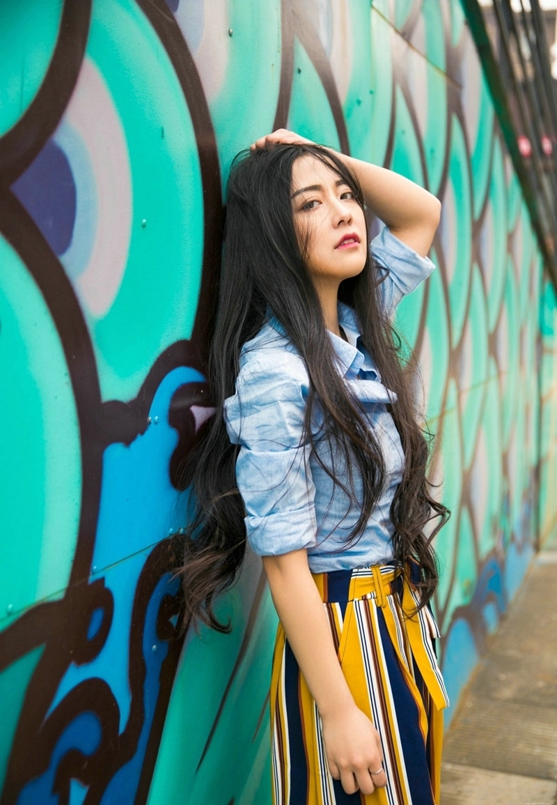 高冷美女时尚街拍图片冷傲拉风大姐范儿十足