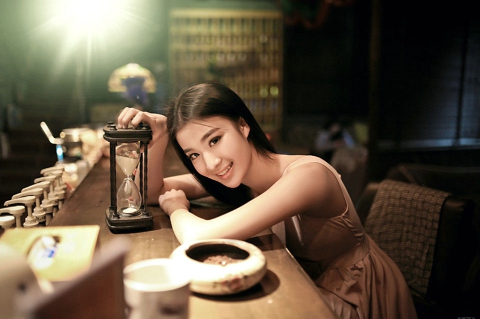 咖啡屋里笑容清纯氧气女神优雅甜美文静写真