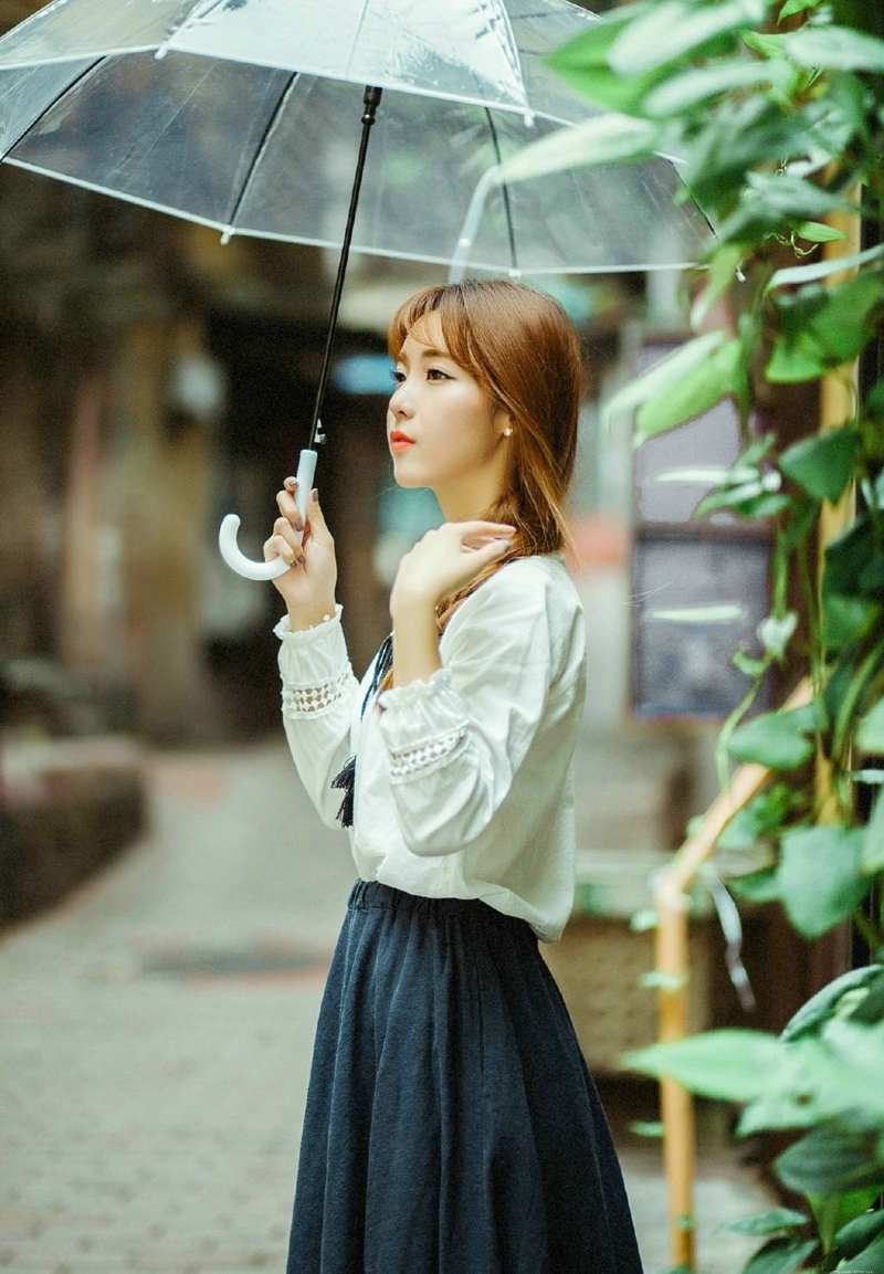 户外清新甜美麻花辫姑娘娇美写真