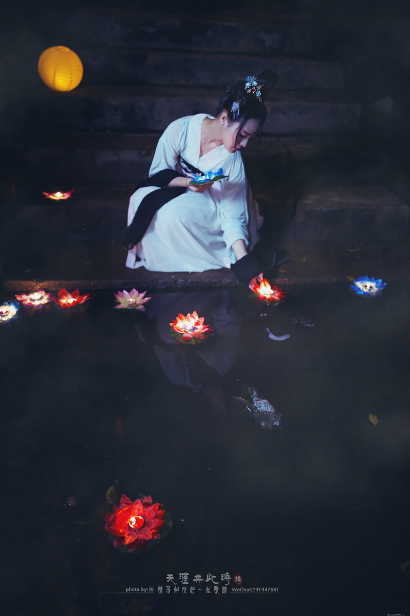 中秋古装美女宁静夜晚温馨迷人写真