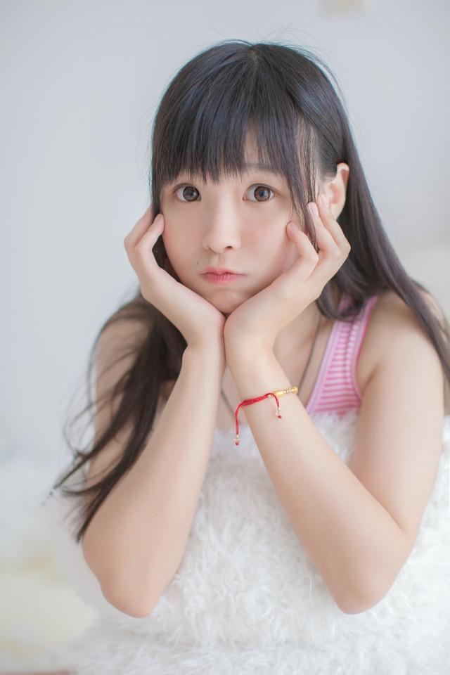 夏日爱喝柠檬茶的黑长直发少女私房清凉诱惑